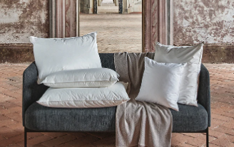 The Ultimate Guide to Wholesale Feather Pillows: A Blend of Luxury and Comfort